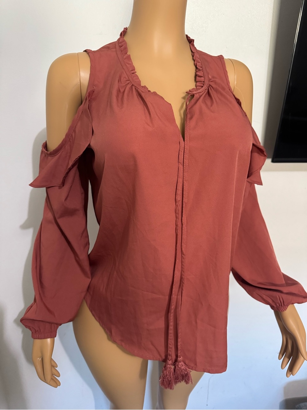 Kensie Dusty Rust Cold-Shoulder Tassel Tie Blouse